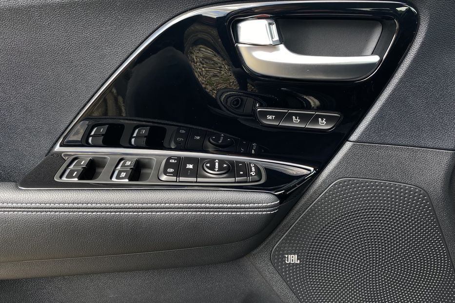 Продам Kia Niro 64 kWh Макс. комплектація Люк. 2021 года в Львове