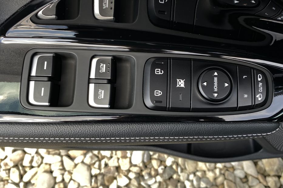Продам Kia Niro 64 kWh Макс. комплектація Люк. 2021 года в Львове