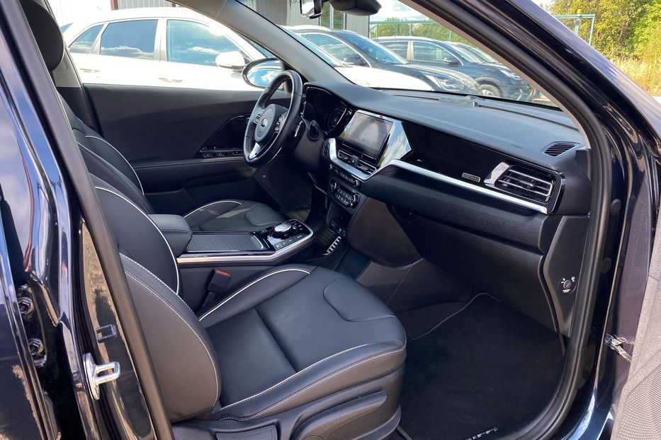 Продам Kia Niro 64 kWh Макс. комплектація Люк. 2021 года в Львове