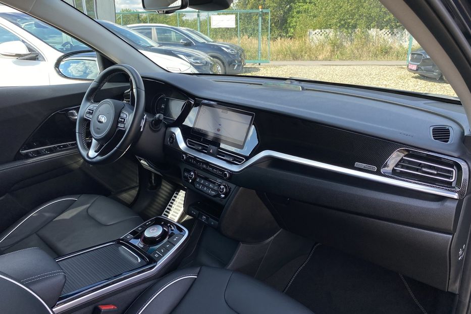 Продам Kia Niro 64 kWh Макс. комплектація Люк. 2021 года в Львове