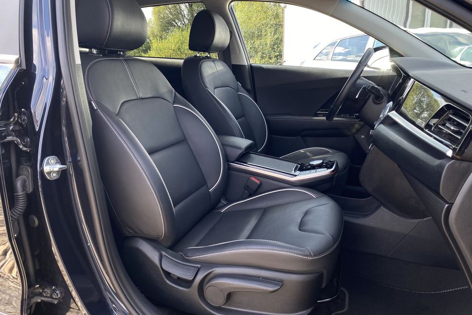 Продам Kia Niro 64 kWh Макс. комплектація Люк. 2021 года в Львове
