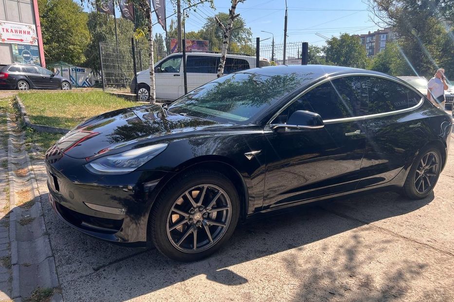 Продам Tesla Model 3 2019 года в Черновцах