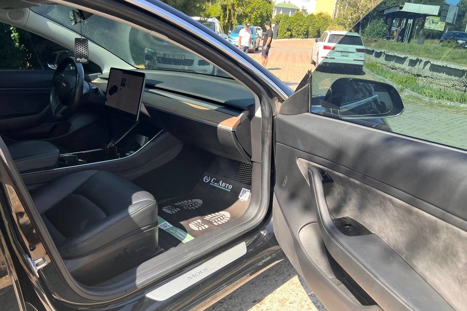 Продам Tesla Model 3 2019 года в Черновцах