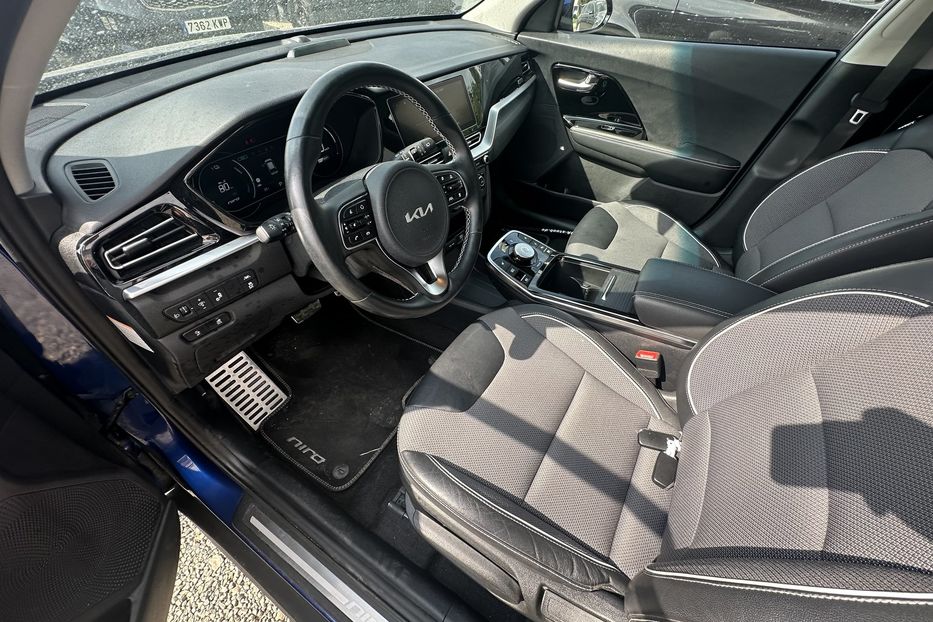 Продам Kia Niro 64 КВТ 2022 года в Львове
