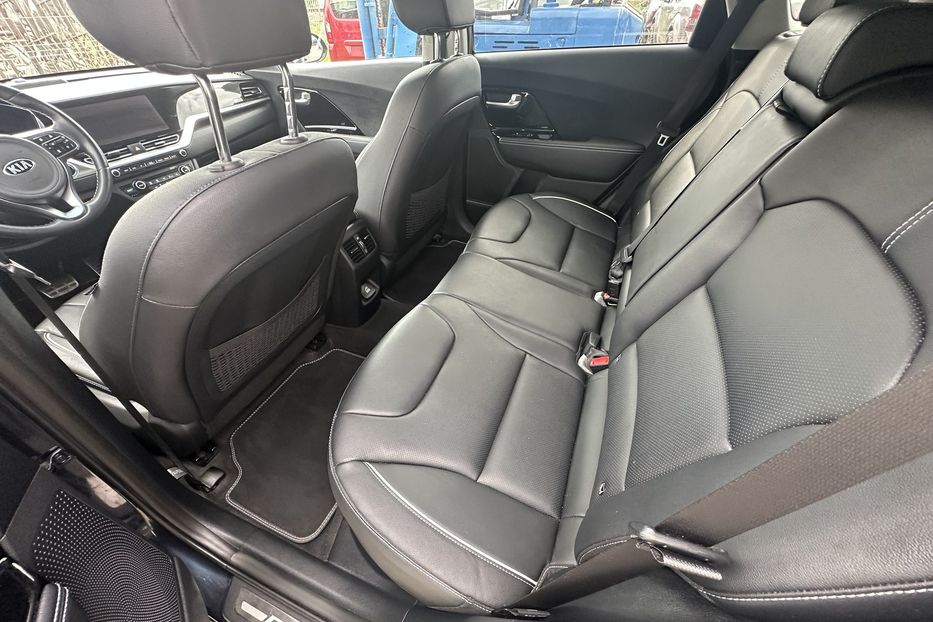 Продам Kia Niro 64 квт 2021 года в Львове