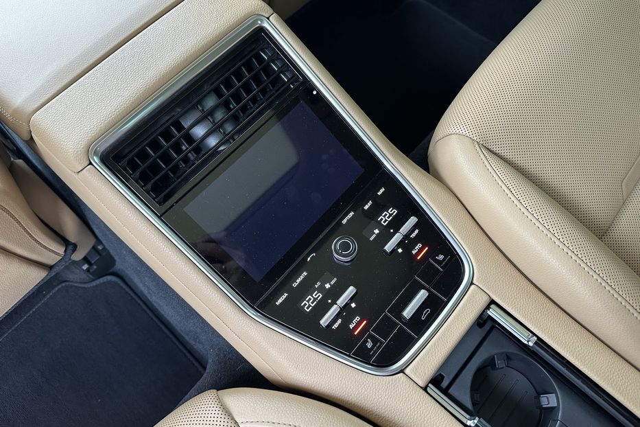 Продам Porsche Panamera 2018 года в Киеве