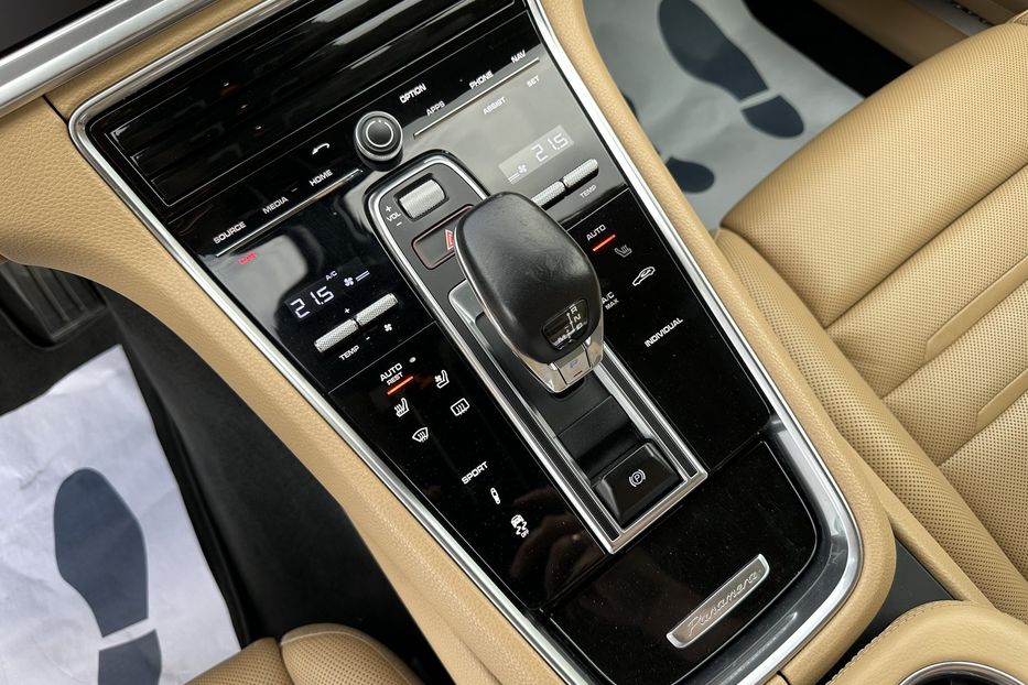 Продам Porsche Panamera 2018 года в Киеве