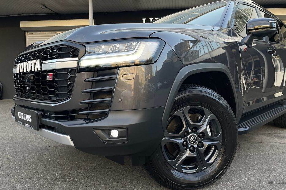 Продам Toyota Land Cruiser 300 GR Sport 2024 года в Киеве