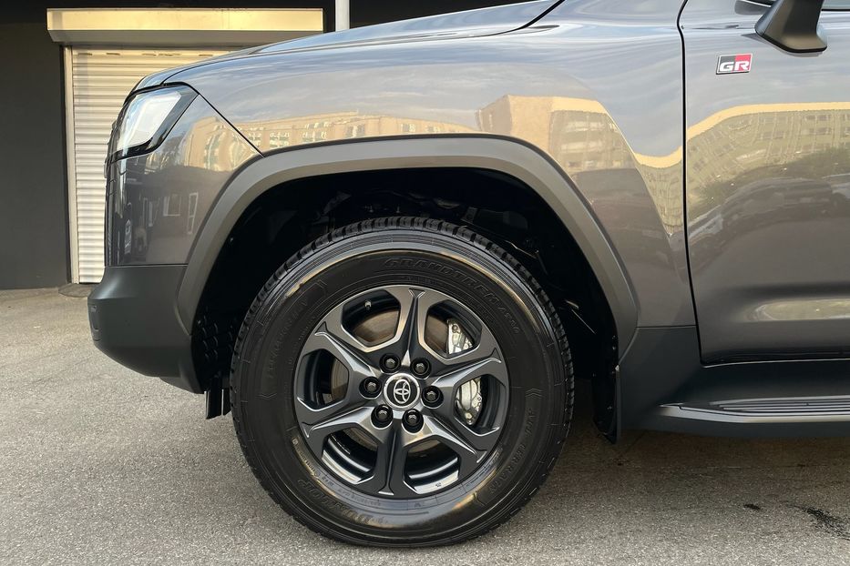 Продам Toyota Land Cruiser 300 GR Sport 2024 года в Киеве