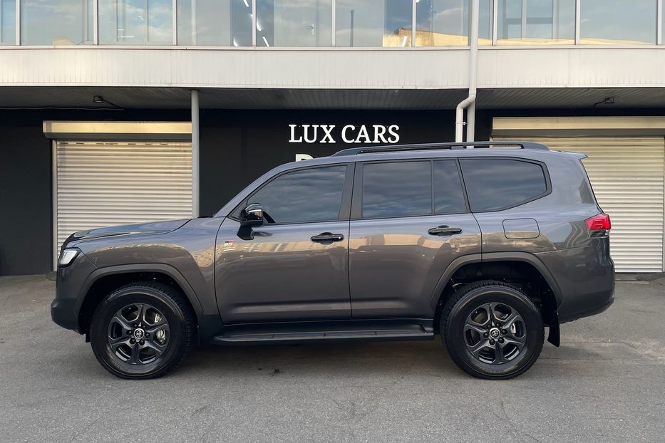 Продам Toyota Land Cruiser 300 GR Sport 2024 года в Киеве
