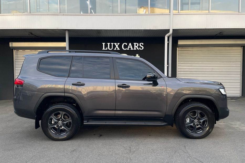 Продам Toyota Land Cruiser 300 GR Sport 2024 года в Киеве