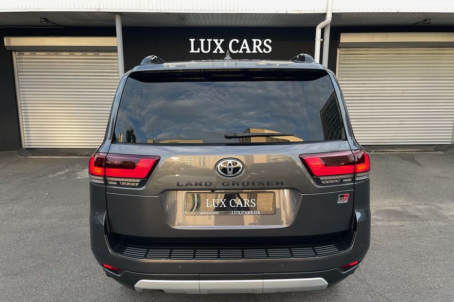 Продам Toyota Land Cruiser 300 GR Sport 2024 года в Киеве