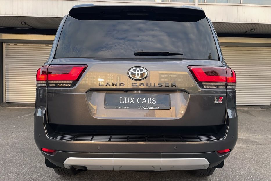 Продам Toyota Land Cruiser 300 GR Sport 2024 года в Киеве