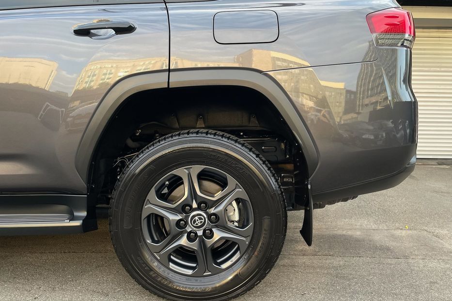 Продам Toyota Land Cruiser 300 GR Sport 2024 года в Киеве
