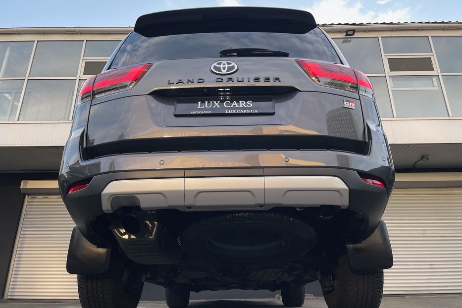 Продам Toyota Land Cruiser 300 GR Sport 2024 года в Киеве