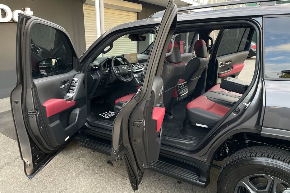 Продам Toyota Land Cruiser 300 GR Sport 2024 года в Киеве
