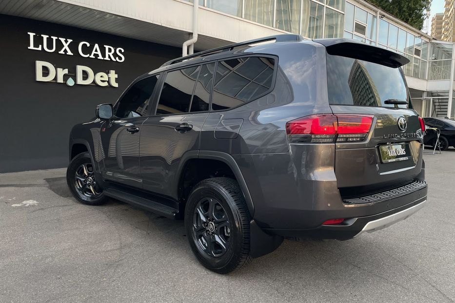 Продам Toyota Land Cruiser 300 GR Sport 2024 года в Киеве