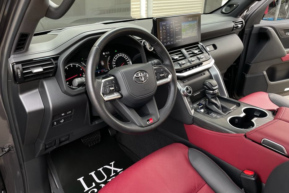 Продам Toyota Land Cruiser 300 GR Sport 2024 года в Киеве
