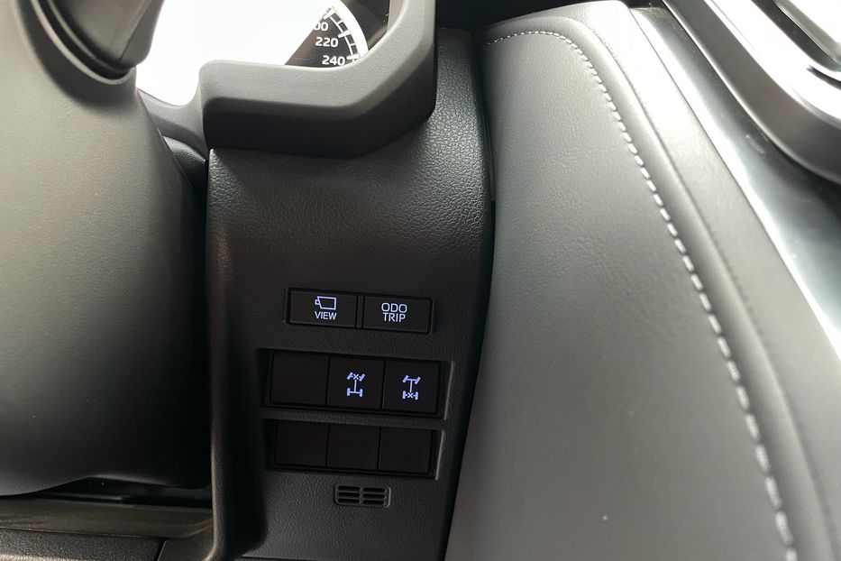 Продам Toyota Land Cruiser 300 GR Sport 2024 года в Киеве
