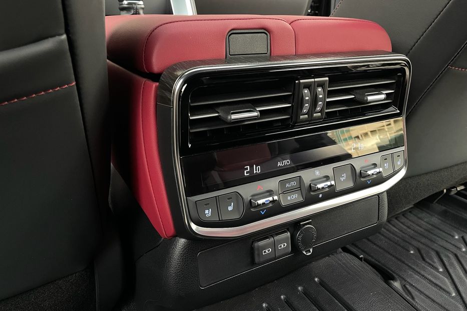 Продам Toyota Land Cruiser 300 GR Sport 2024 года в Киеве
