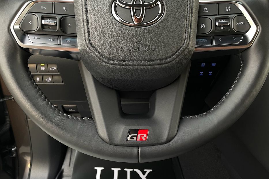 Продам Toyota Land Cruiser 300 GR Sport 2024 года в Киеве