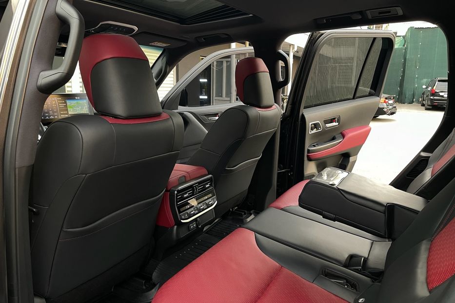 Продам Toyota Land Cruiser 300 GR Sport 2024 года в Киеве