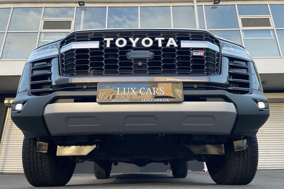 Продам Toyota Land Cruiser 300 GR Sport 2024 года в Киеве