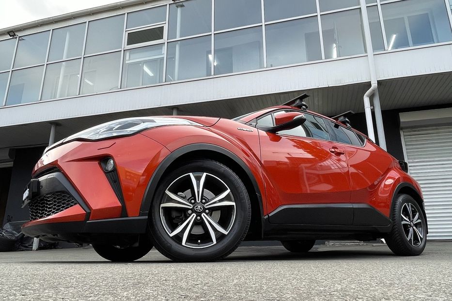 Продам Toyota C-HR 2.0 Hybrid 2020 года в Киеве