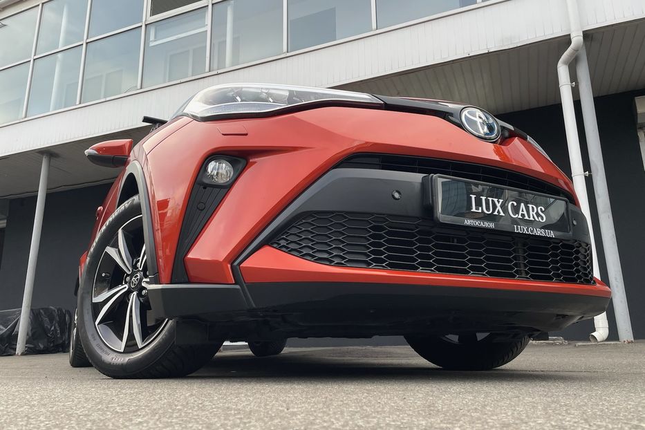 Продам Toyota C-HR 2.0 Hybrid 2020 года в Киеве
