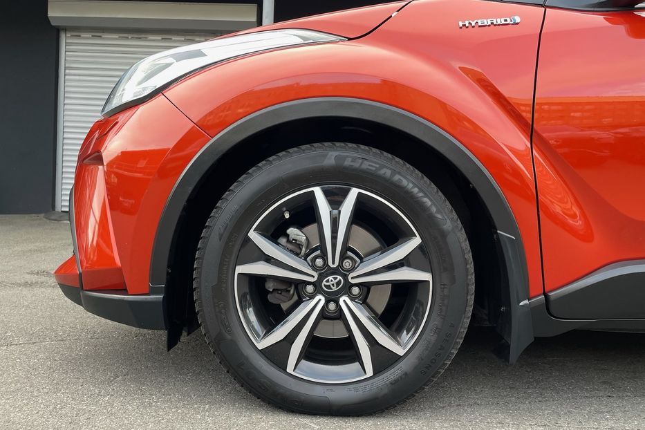 Продам Toyota C-HR 2.0 Hybrid 2020 года в Киеве