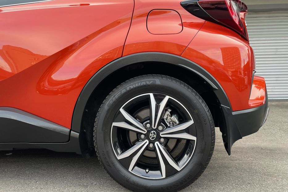 Продам Toyota C-HR 2.0 Hybrid 2020 года в Киеве