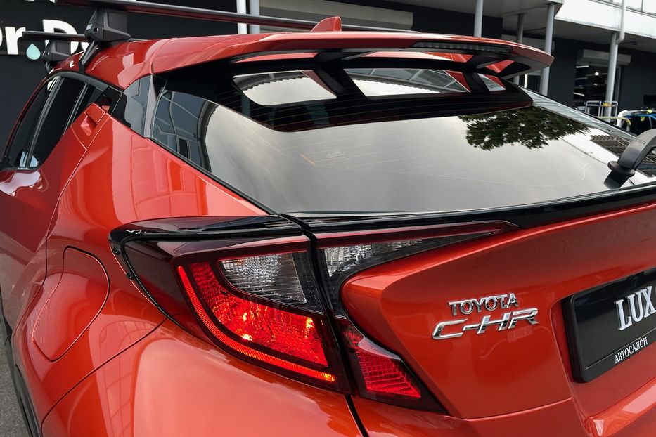 Продам Toyota C-HR 2.0 Hybrid 2020 года в Киеве
