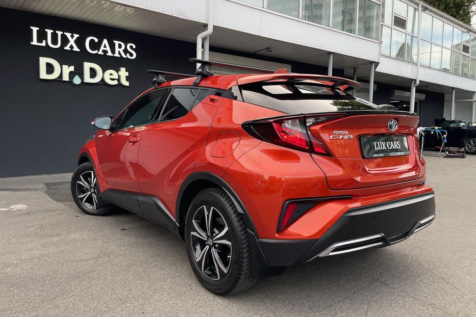 Продам Toyota C-HR 2.0 Hybrid 2020 года в Киеве