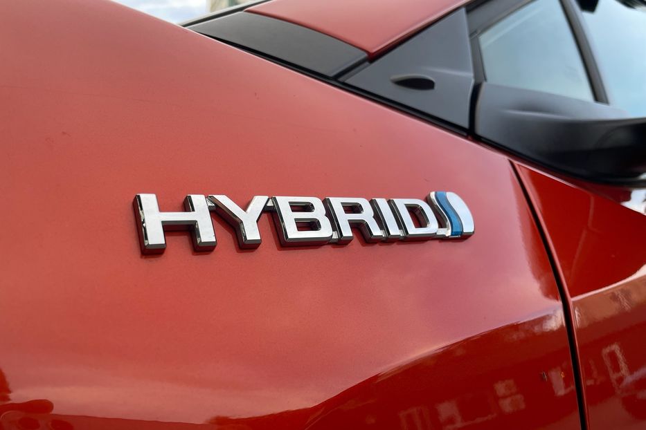 Продам Toyota C-HR 2.0 Hybrid 2020 года в Киеве