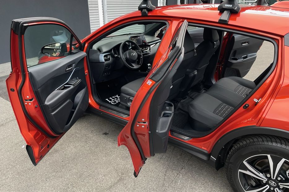 Продам Toyota C-HR 2.0 Hybrid 2020 года в Киеве