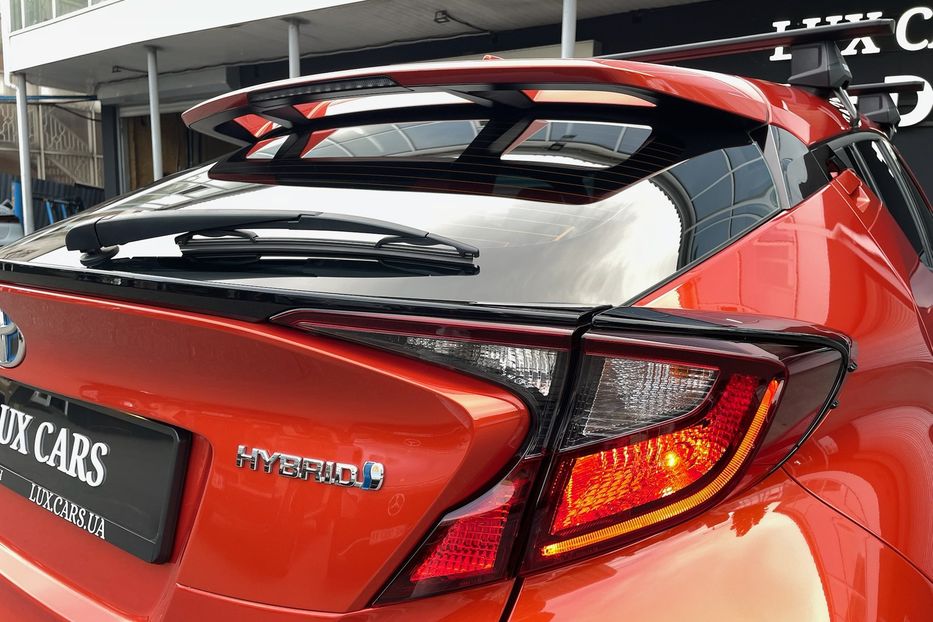 Продам Toyota C-HR 2.0 Hybrid 2020 года в Киеве