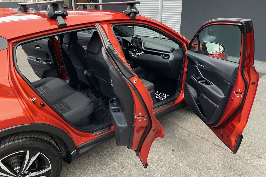 Продам Toyota C-HR 2.0 Hybrid 2020 года в Киеве