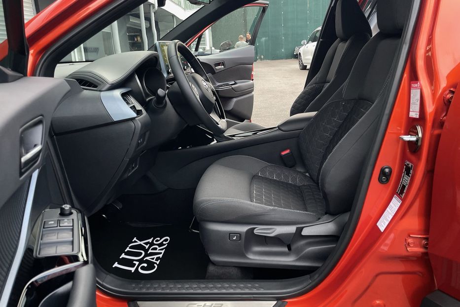 Продам Toyota C-HR 2.0 Hybrid 2020 года в Киеве