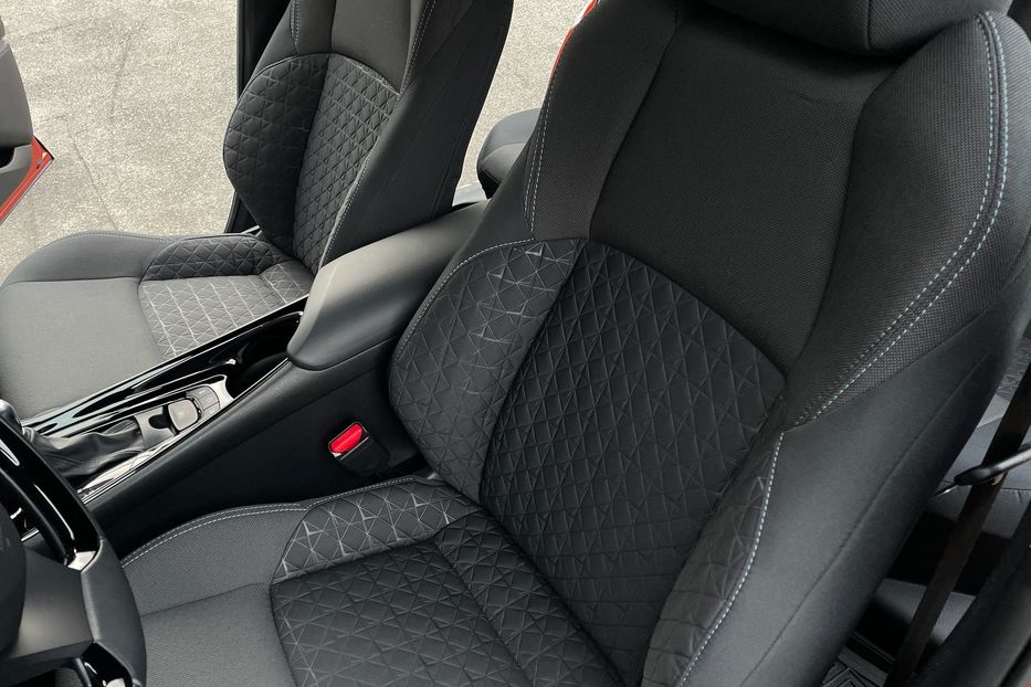 Продам Toyota C-HR 2.0 Hybrid 2020 года в Киеве