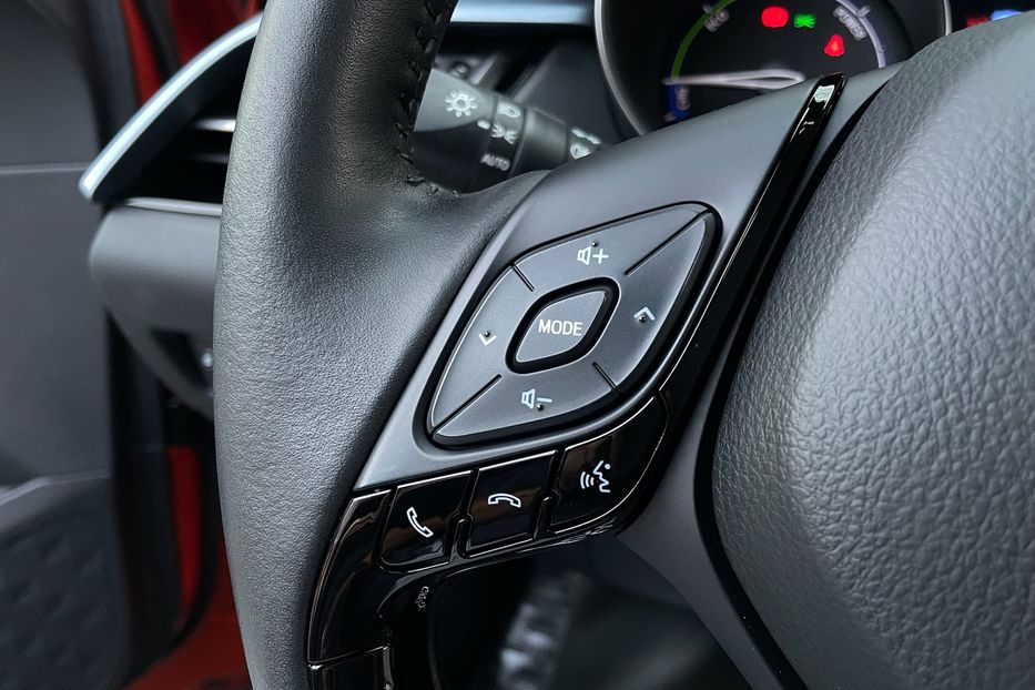 Продам Toyota C-HR 2.0 Hybrid 2020 года в Киеве