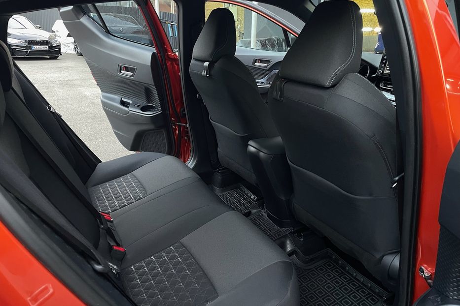 Продам Toyota C-HR 2.0 Hybrid 2020 года в Киеве