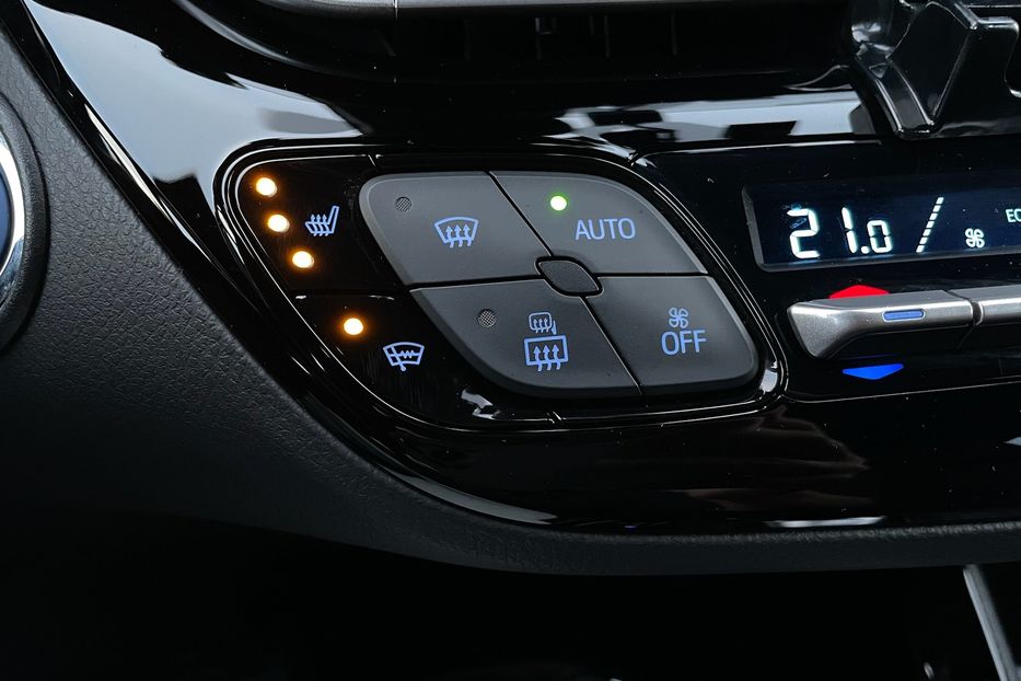 Продам Toyota C-HR 2.0 Hybrid 2020 года в Киеве