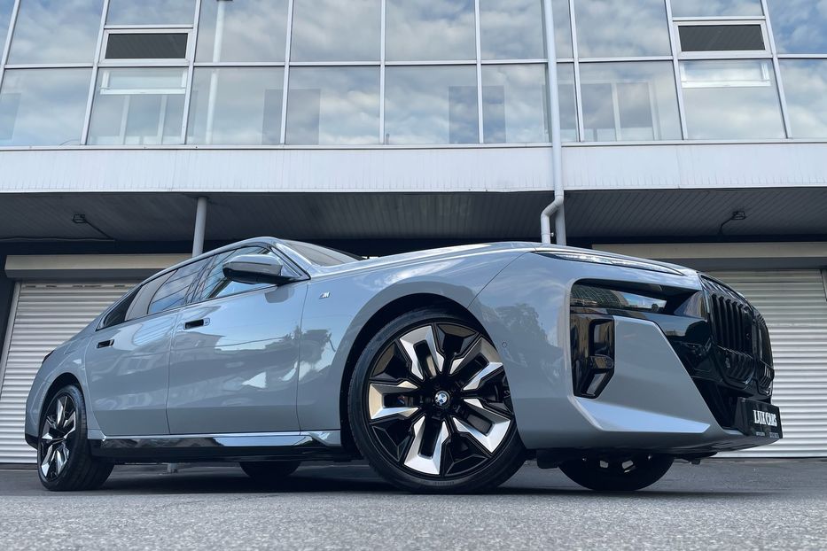 Продам BMW 760 i7 60 M pro sport 2023 года в Киеве