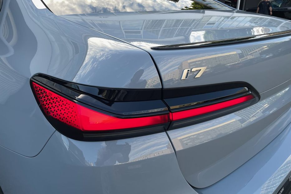 Продам BMW 760 i7 60 M pro sport 2023 года в Киеве