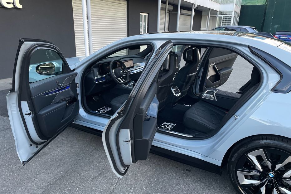 Продам BMW 760 i7 60 M pro sport 2023 года в Киеве