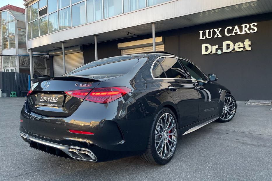 Продам Mercedes-Benz C-Class AMG 63s E Performance 2023 года в Киеве