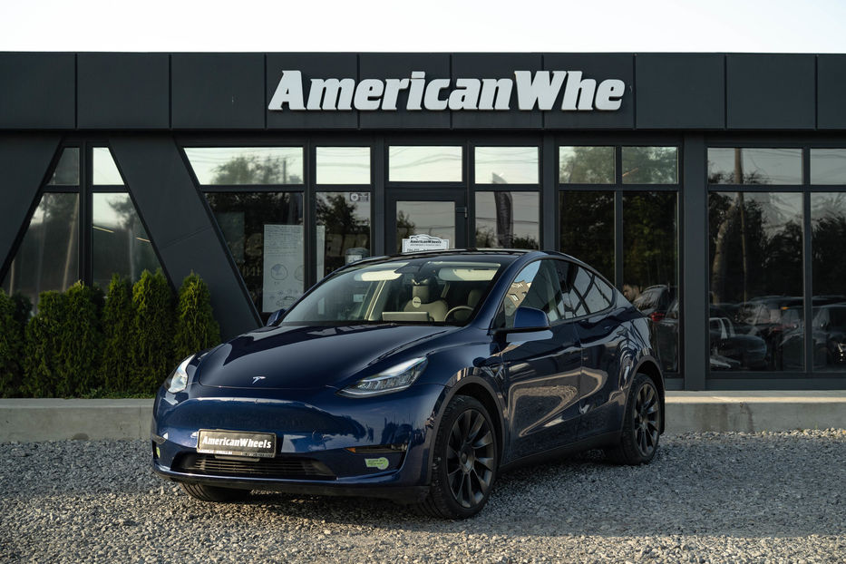Продам Tesla Model Y Long Range Dual Motor 2023 года в Черновцах