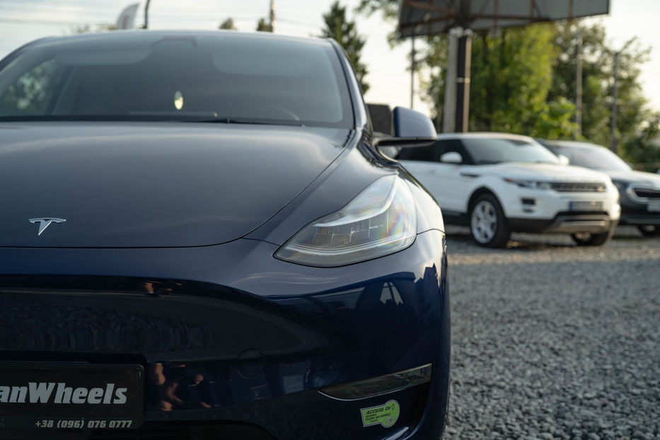 Продам Tesla Model Y Long Range Dual Motor 2023 года в Черновцах