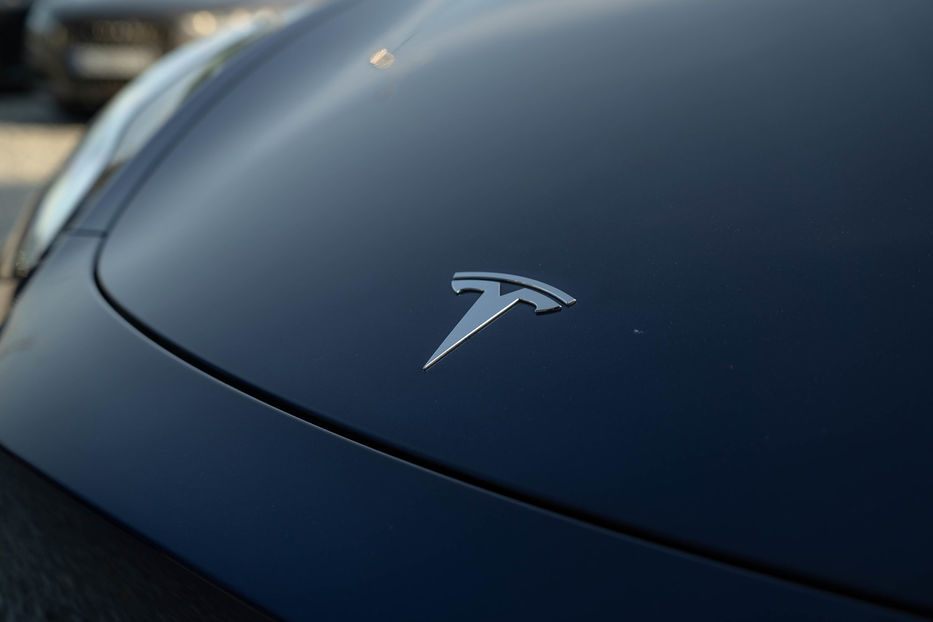Продам Tesla Model Y Long Range Dual Motor 2023 года в Черновцах