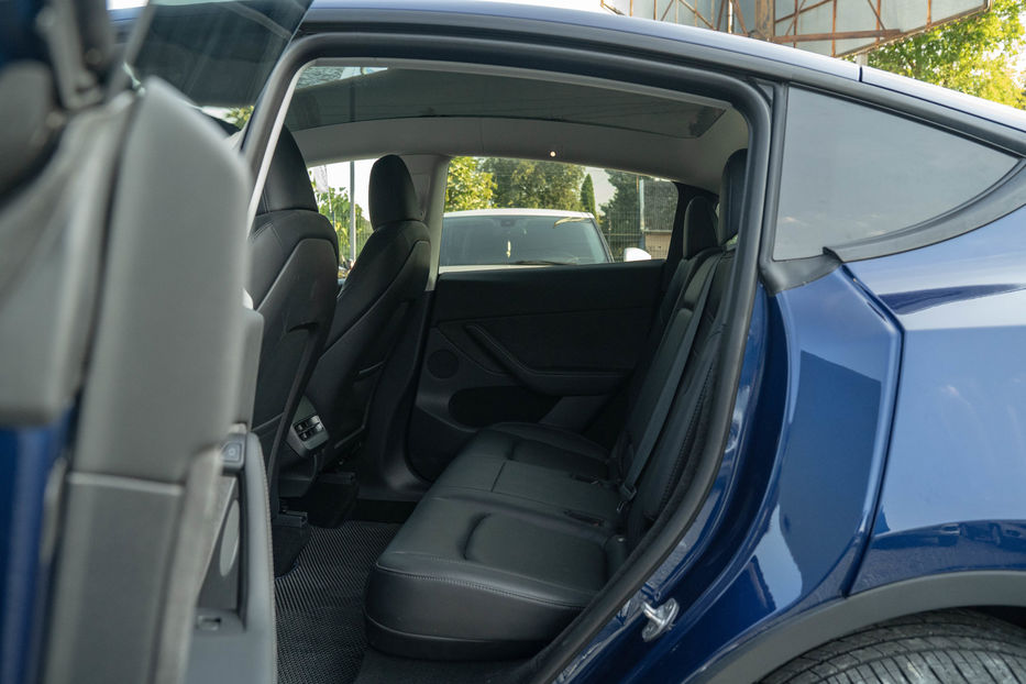 Продам Tesla Model Y Long Range Dual Motor 2023 года в Черновцах